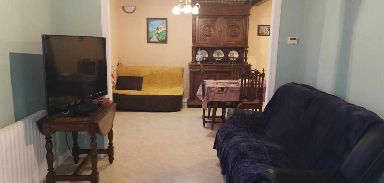 Maison D'hôte, Gîte, La Maisonnette Hébergement de vacances Vic-sur-Cère